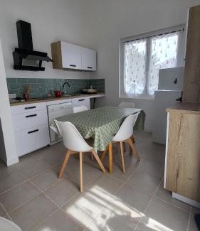 Saint-Remeze Apartment | La vouivre