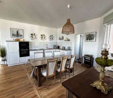 La Celle-sous-Gouzon Apartment | La vue mer