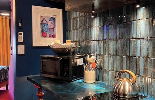 Montrose Apartment | LAB2 - Montrose Artful, Urban Retreat, LAB2 - Montrose Artful, Urban Retreat