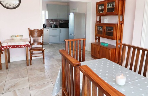 Kilrush Cottage | LABASHEEDA, pet friendly, with open fire in Labasheeda, County Clare