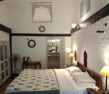 Maheshwar Cabin | Labboo'z Café and Lodge