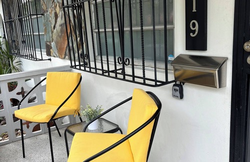 Coral Way House | LaBella Suite- 2/1 in Miami, Modern home, BBQ