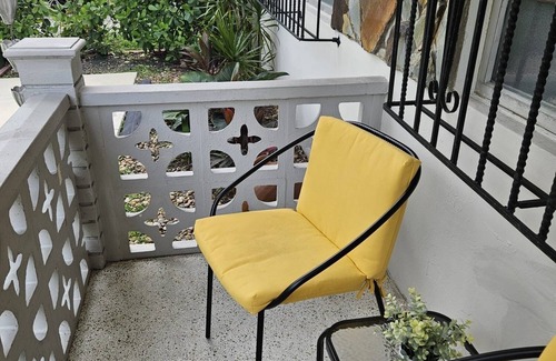 Coral Way House | LaBella Suite- 2/1 in Miami, Modern home, BBQ