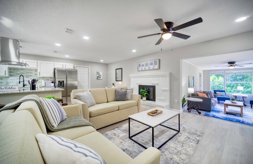 Del Rio House | Labor Day Getaway! Luxe Poolside Escape Grill In Julington Creek~Sleeps 10