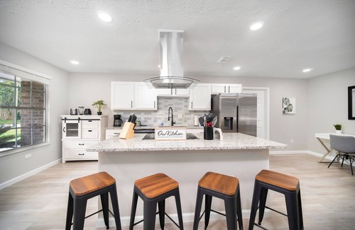 Del Rio House | Labor Day Getaway! Luxe Poolside Escape Grill In Julington Creek~Sleeps 10
