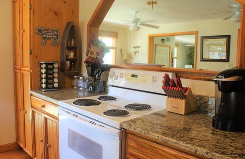 Dunnellon House | Labor Day still available.Pet friendly, use of kayaks bikes and canoe Great dock