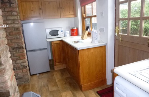 Bedale Cottage | Laburnum Cottage. Large enclosed garden . Pet friendly .