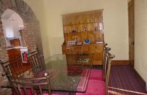 Bedale Cottage | Laburnum Cottage. Large enclosed garden . Pet friendly .