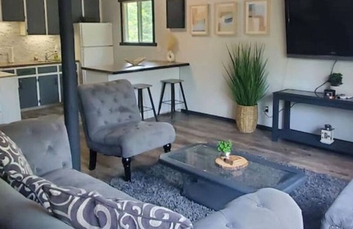 Lac du Bonnet Cabin | LAC DU BONNET COTTAGE FOR RENT - NEWLY RENOVATED!