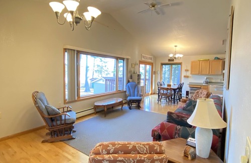 Mohawk House | Lac La Belle lakefront, Bohemia view