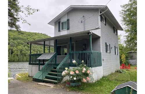 La Peche Cottage | Lac Lola Waterfront Cottage 45 min from Ottawa