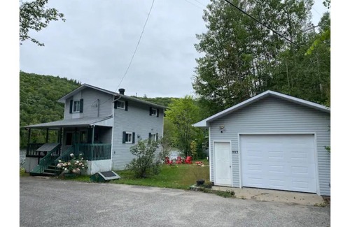 La Peche Cottage | Lac Lola Waterfront Cottage 45 min from Ottawa