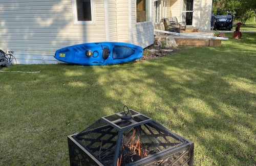 Central Alberta Cabin | Lac Ste. Anne - Cozy All season cabin 100 meters from the lake!
