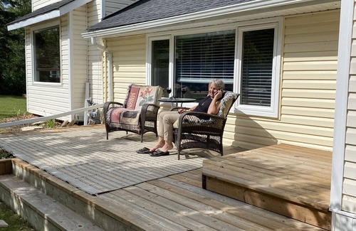 Central Alberta Cabin | Lac Ste. Anne - Cozy All season cabin 100 meters from the lake!