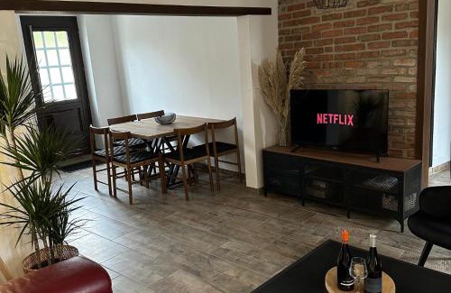 Meusnes House | LaCartePostale