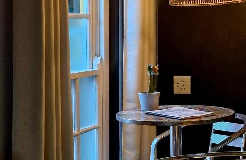 Port Elizabeth Apartment | LACASITA STANFORD Quirky self-catering accommodation