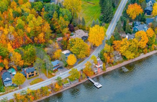 Lac-Brome Villa | lacbrome Chalet lake+Terrasse+BBQ+Hot-tub