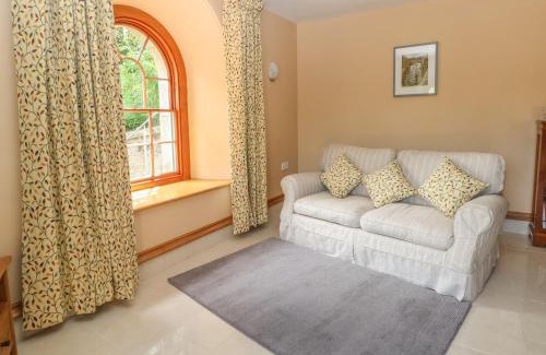 Longnor Apartment | Lacewood
