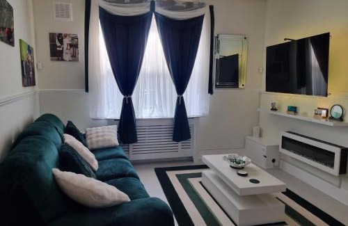 Bow West House | Lackco's Dulux Room for Royals