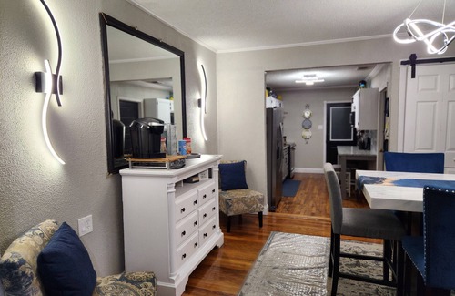 Southside House | Lackland AFB Landscaped Beauty Riverwalk 5mi Alamo 5mi,Missions
