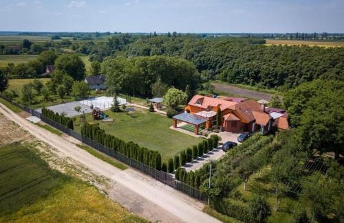 Nustar House | Ladanjska Kuca Maras