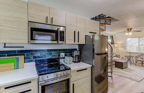 East Cesar Chavez House | Lady Bird Sanctuary – A Chic Stay in an Unbeatable Austin Location!