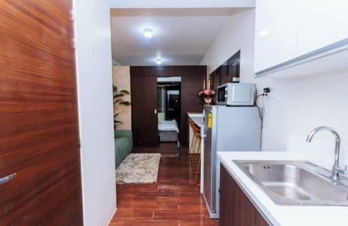 Legazpi Village Apartment | Lady Diana Beautiful Condo Makati swim Gym 300 mb