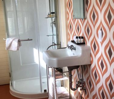 City Center Medford Bed & Breakfast | Lady Geneva Bed & Breakfast