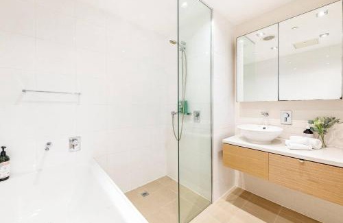 Darwin City Centre Apartment | 'Lady of the Lagoon' Spacious Waterfront Luxury