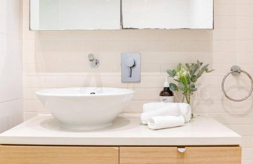 Darwin City Centre Apartment | 'Lady of the Lagoon' Spacious Waterfront Luxury