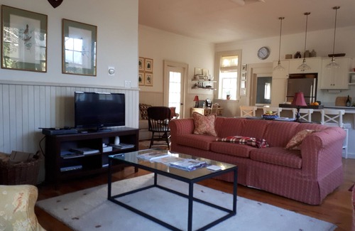 Feversham House | Ladybank Schoolhouse - Private Country Charm and Elegance in Nature