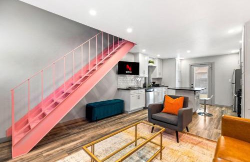 St. Edwards House | Ladybird Pink Palace SoCo Dream Townhome!