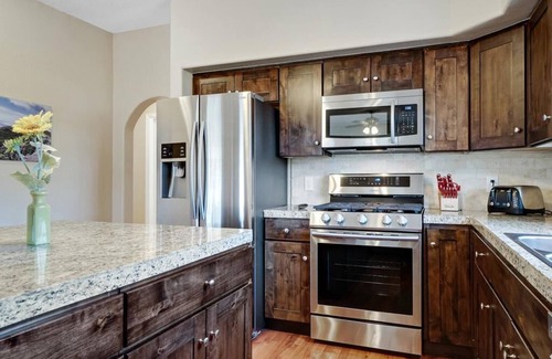 Fruita House | Ladybug I: Chic Comfort, Bikes & Fire Pit Fun