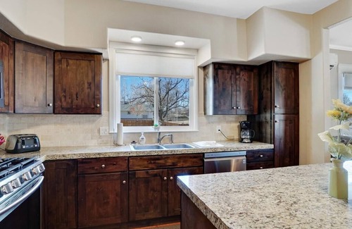 Fruita House | Ladybug I: Chic Comfort, Bikes & Fire Pit Fun