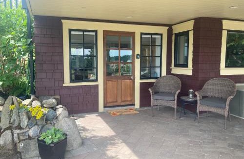 Ladysmith House | Ladysmith Harbour View House