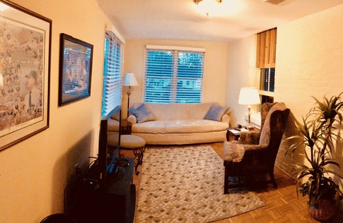Downtown Apartment | Lafferty House-Walk to UofK, Woodland Pk, Dn Town, near Bourbon Trl, Horse Farms