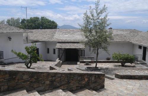 Kali Vrysi Villa | Lafkos Estate
