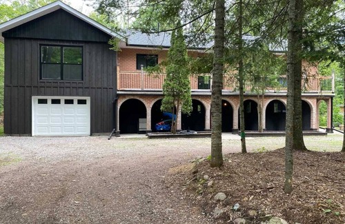 Tiny House | Lafontaine Beach House - HOT TUB & SAUNA