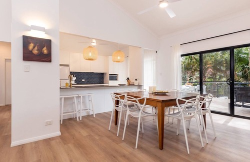 Elizabeth Beach House | Lago at Lizzie, Peaceful Coastal Getaway
