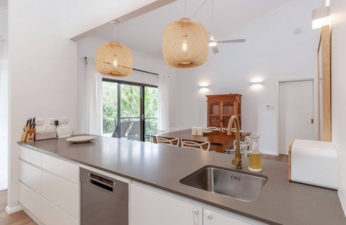 Elizabeth Beach House | Lago at Lizzie, Peaceful Coastal Getaway