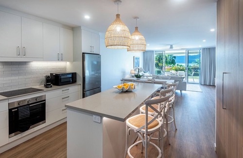 Hamilton Island Apartment | Lagoon 006 Relax, Calm & Coastal Feel by HamoRent on Hamilton Island