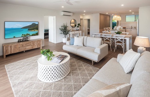 Hamilton Island Apartment | Lagoon 006 Relax, Calm & Coastal Feel by HamoRent on Hamilton Island