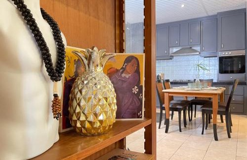Papao House | Lagoon & Garden House w/kayaks