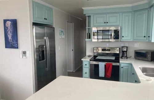 Oak Hill Boat Rental | Lagoon Houseboat