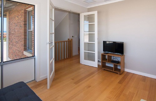 Geographe House | LAGOON SUNRISE - Absolute Waterfront
