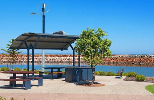 Geographe House | LAGOON SUNSET - Absolute Waterfront