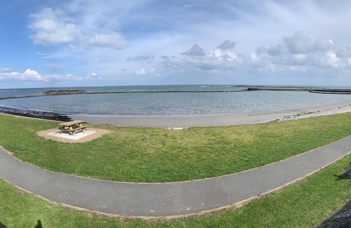 Millisle Cottage | Lagoon View Cottage, just a step from the sea.