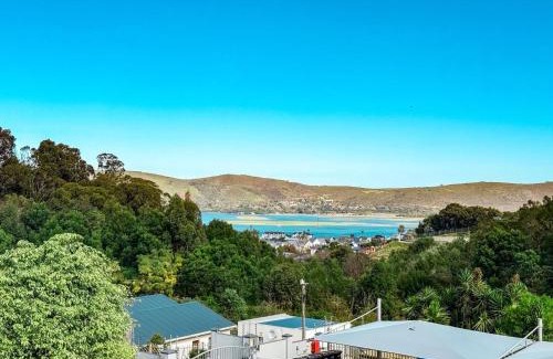 Knysna Apartment | Lagoon View Retreat-Stylish 2BR in Central Knysna