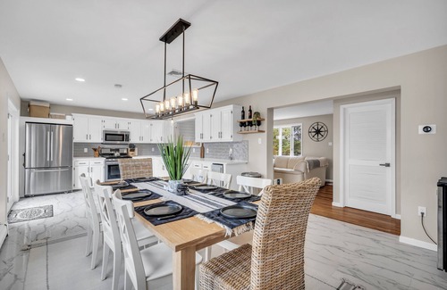 Forked River Villa | Lagoonfront Villa with hotub and dock! 15 min away from LBI- monthly
