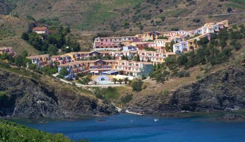 Cerbere Resort | Lagrange Grand Bleu Vacances – Résidence Le Village des Aloès
